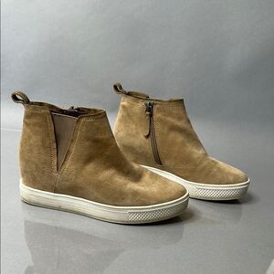 Caslon Cnaidy-Lea Suede Wedge Sneakers – Tan – Women’s Size 5.5M (A-1516)